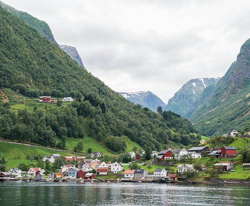 ナルヴィク発 / ベルゲン着 |秋のノルウェー ロフォーテン諸島とノルウェーフィヨルド 14日間