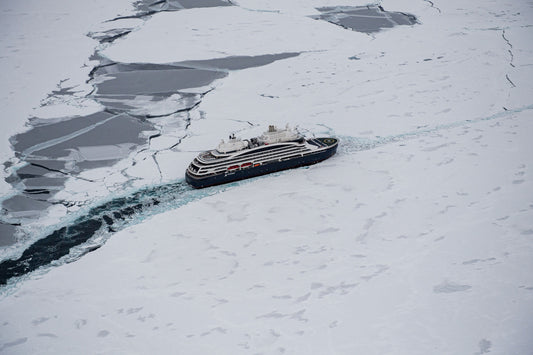 北極への扉を開くル コマンダン シャルコー 2025 年夏、どの船よりも早く北極へ
