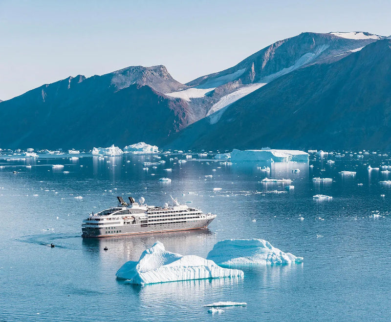 カンゲルルススアーク発着｜バフィン湾の秘密	14日間