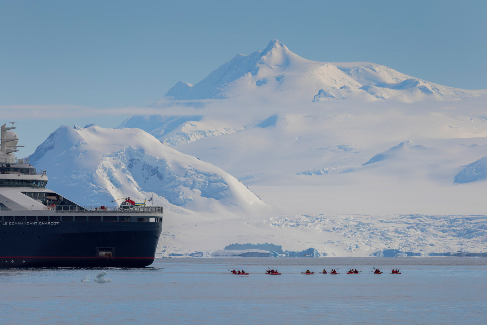 【日本人ガイド乗船】南極圏を超えて　究極の南極エクスペディション